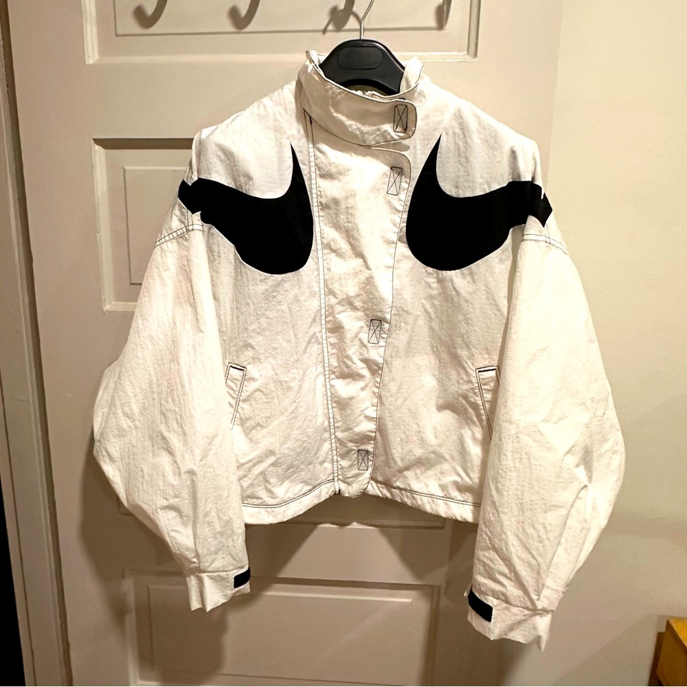 Nike Big Swoosh Cropped Boxy Windbreaker Jacket